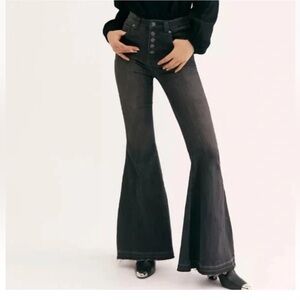 We The Free People Irreplaceable Flare Bell
Bottom Black Jeans